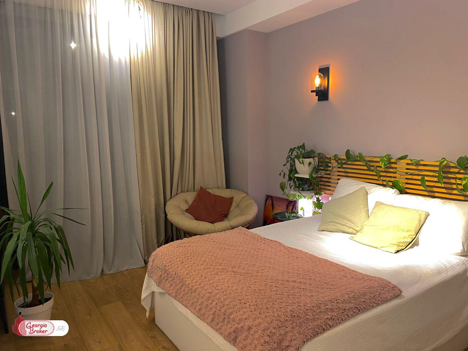 იყიდება ახალი გარემონტებული 5 ოთახიანი ბინა